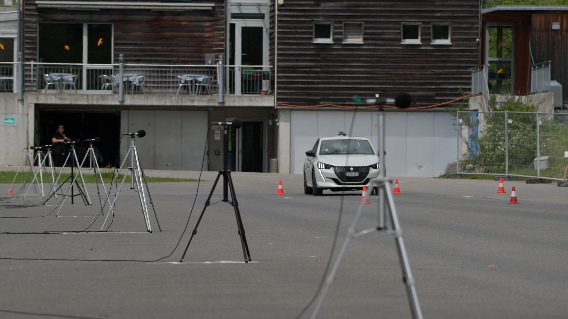 Teststrecke mit Fahrzeugen in Aktion