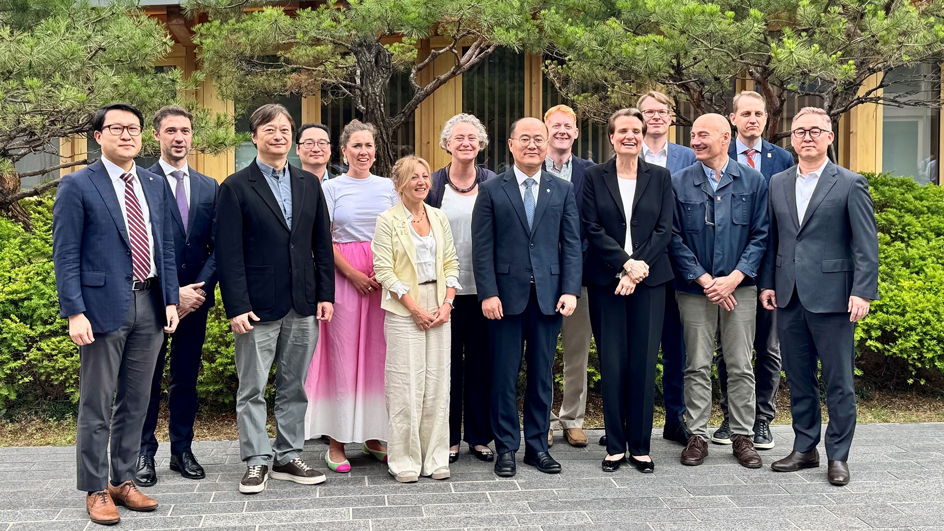 Staatssekretärin Martina Hirayama auf Wissenschaftsmission in Südkorea