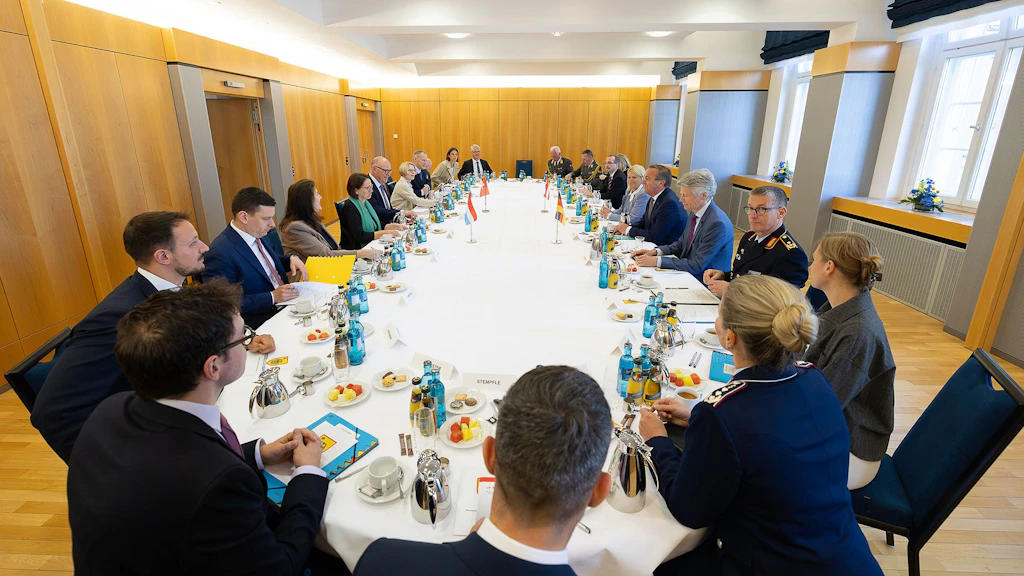 Bundesrat Martin Pfister am Treffen der deutschsprachigen Verteidigungsministerinnen und Verteidigungsminister in Berlin