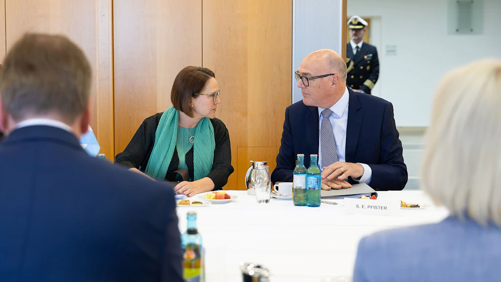 Bundesrat Martin Pfister am Treffen der deutschsprachigen Verteidigungsministerinnen und Verteidigungsminister in Berlin