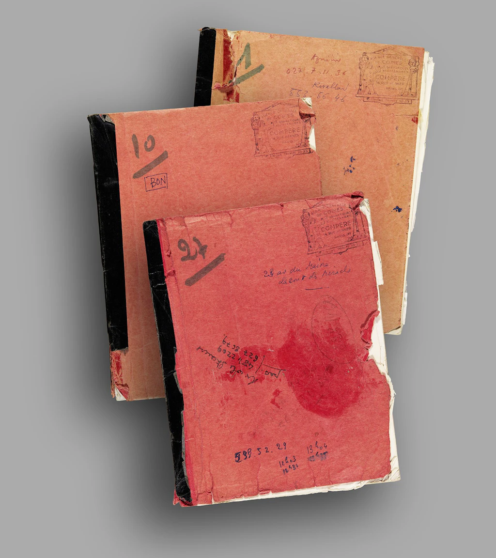 Brochures de répétition pour la pièce «Chers Zoiseaux», créée en 1976, et contenant coupures, additions et corrections de la main de Jean Anouilh