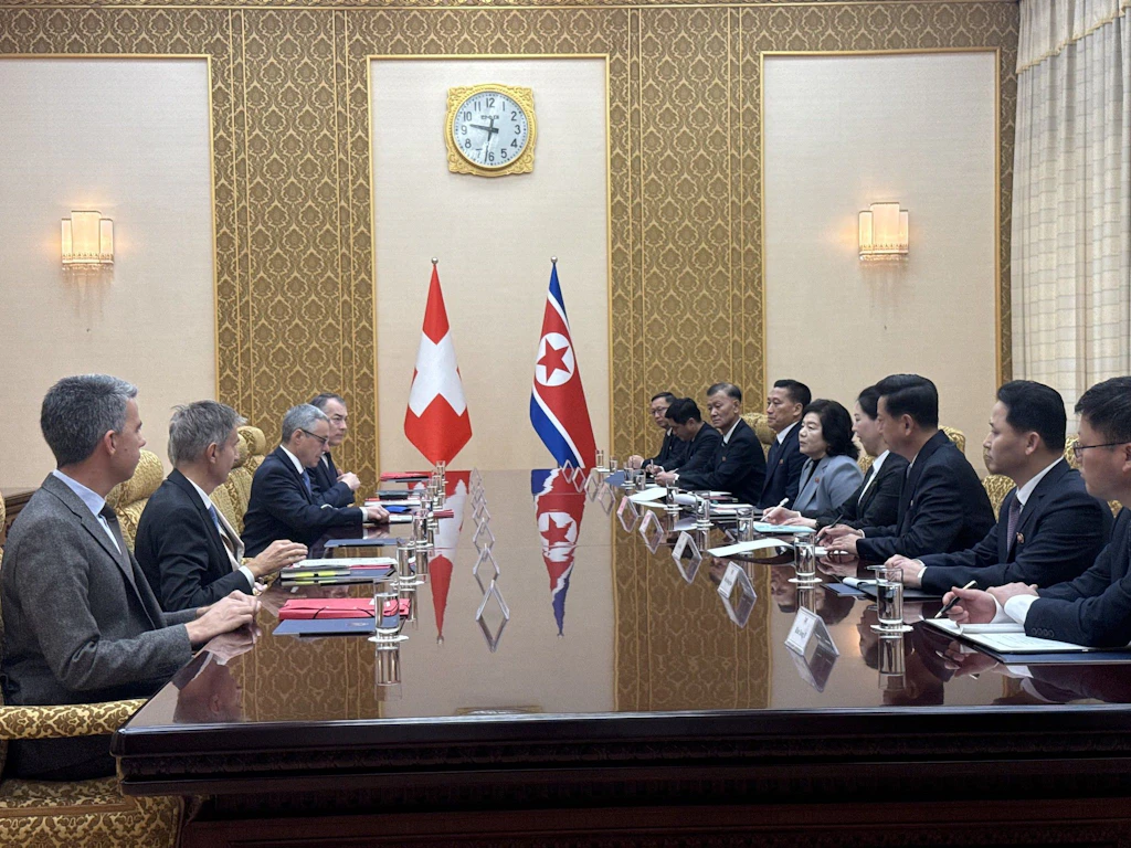 Treffen in Pjöngjang zwischen Ignazio Cassis, Bundesrat und Vorsteher des Eidgenössischen Departements für auswärtige Angelegenheiten (EDA), und Choe Son Hui, Aussenministerin der Demokratischen Volksrepublik Korea (DVRK).