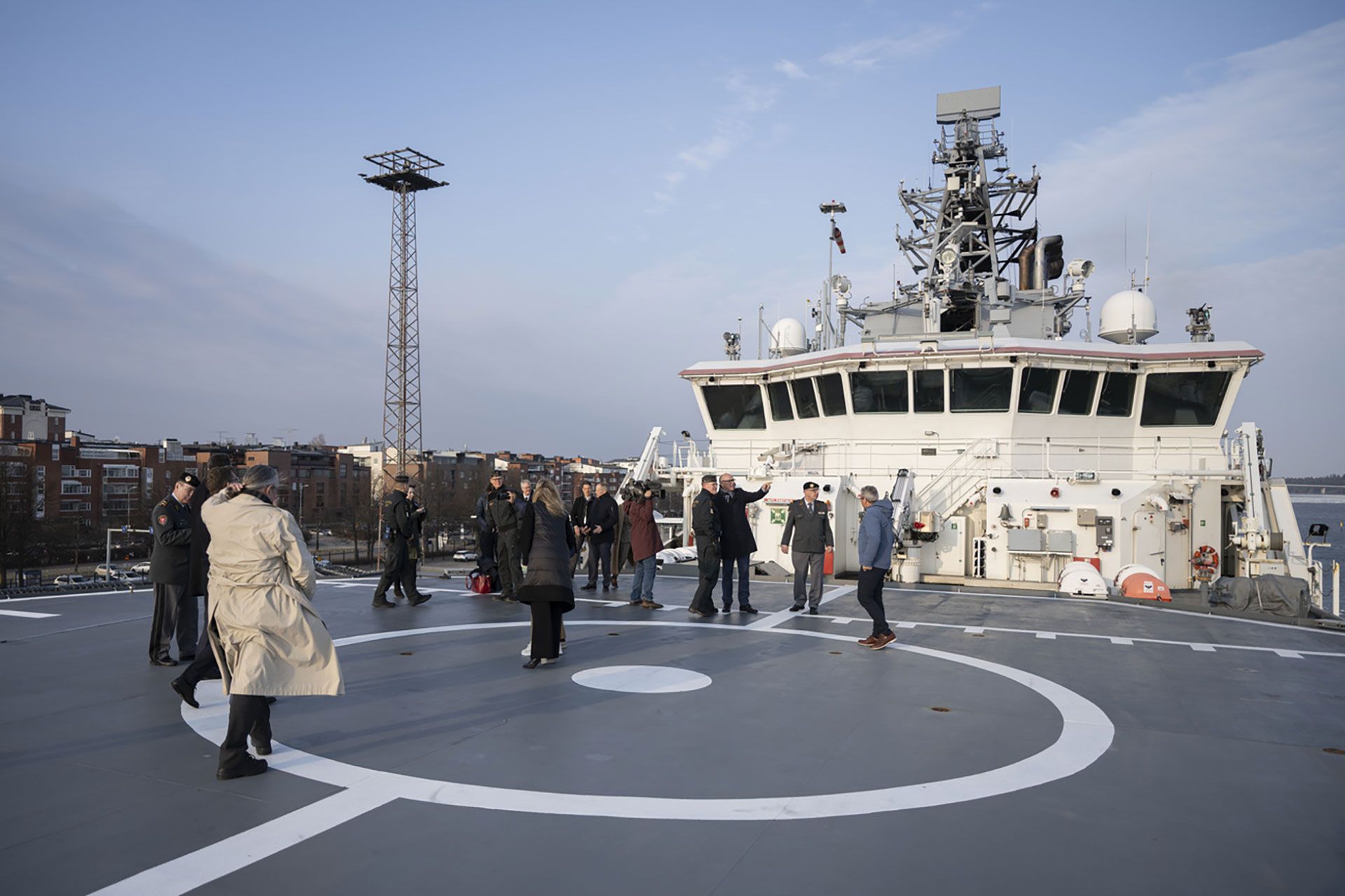 Ankunft der Schweizer Delegation auf dem Küstenwachschiff Turva