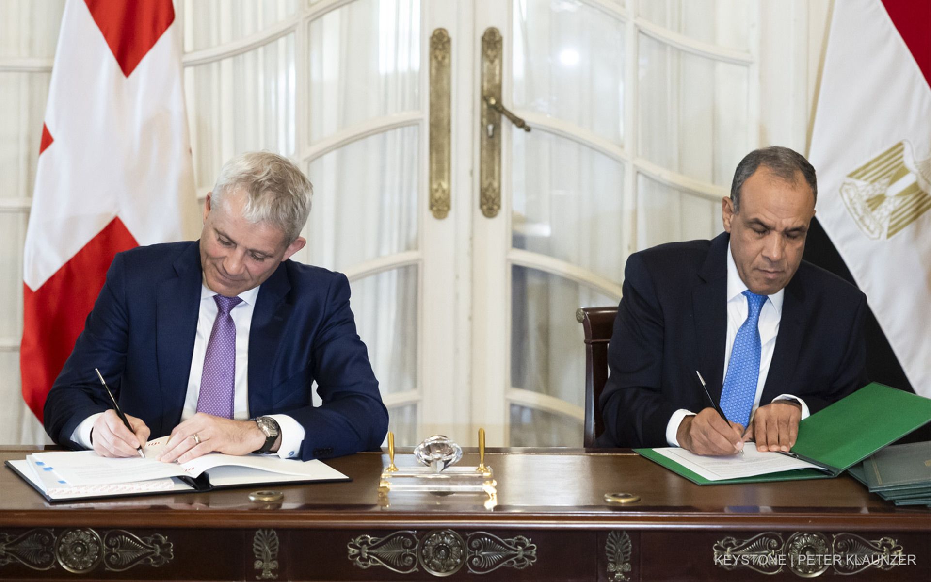Le conseiller fédéral Beat Jans signe deux accords migratoires en Égypte