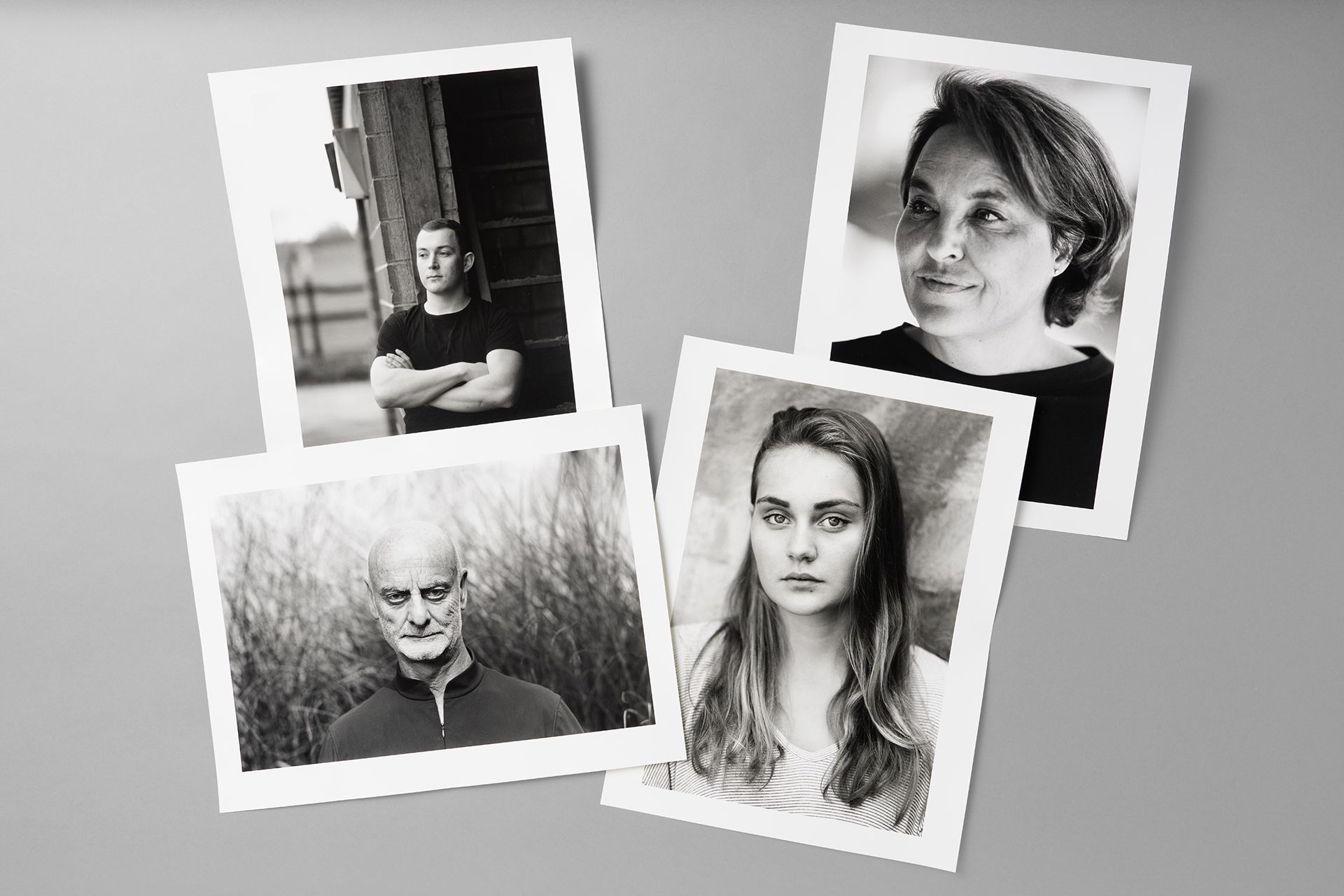 Sélection de portraits : Niki Kreis (série«paysans»), Carole Hübscher (série«entrepreneuses»), Uli Sigg (série«collectionneurs d’art»), Stefanie Lohrer (série«adolescence»)