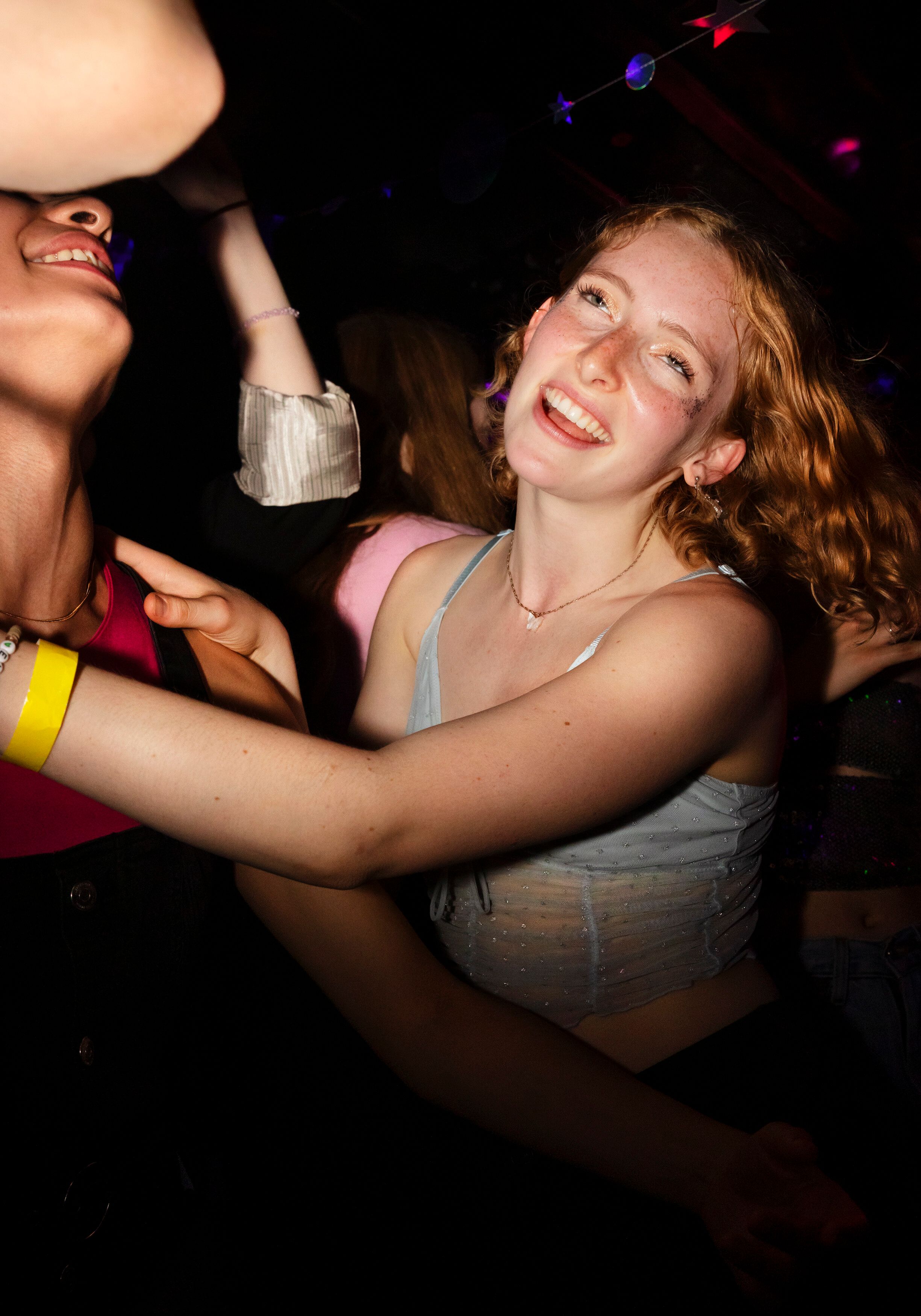 Swifties a una Taylor Swift Party prima di un concerto del suo tour «The Eras Tour» a Zurigo, 2024.