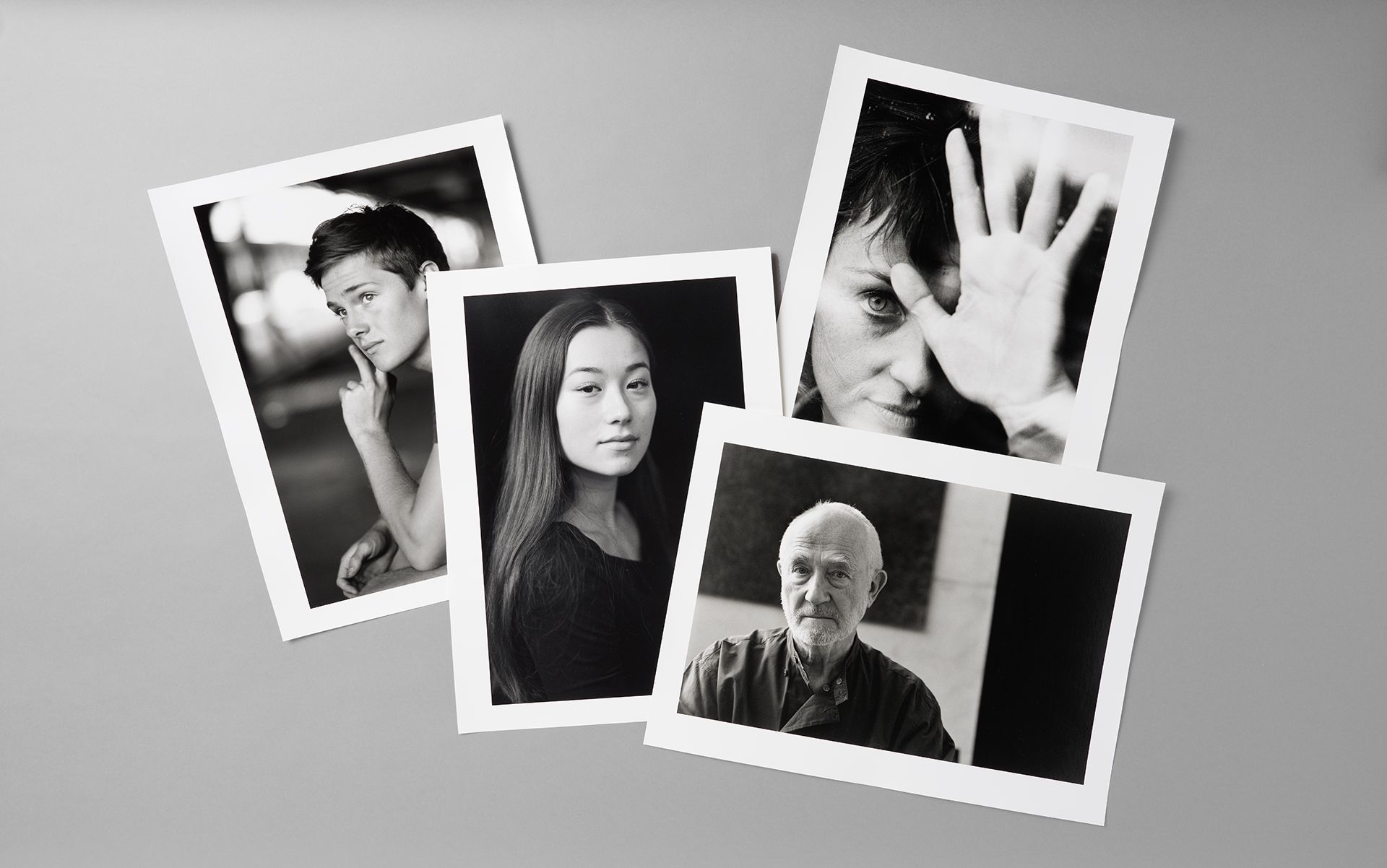 Selezione di ritratti: Matthias Kull (serie«adolescenza»), Yasmine K. Yamada (serie«sportive»), Pipilotti Rist (serie «volto e mano»),Peter Zumthor (serie «architetti»)